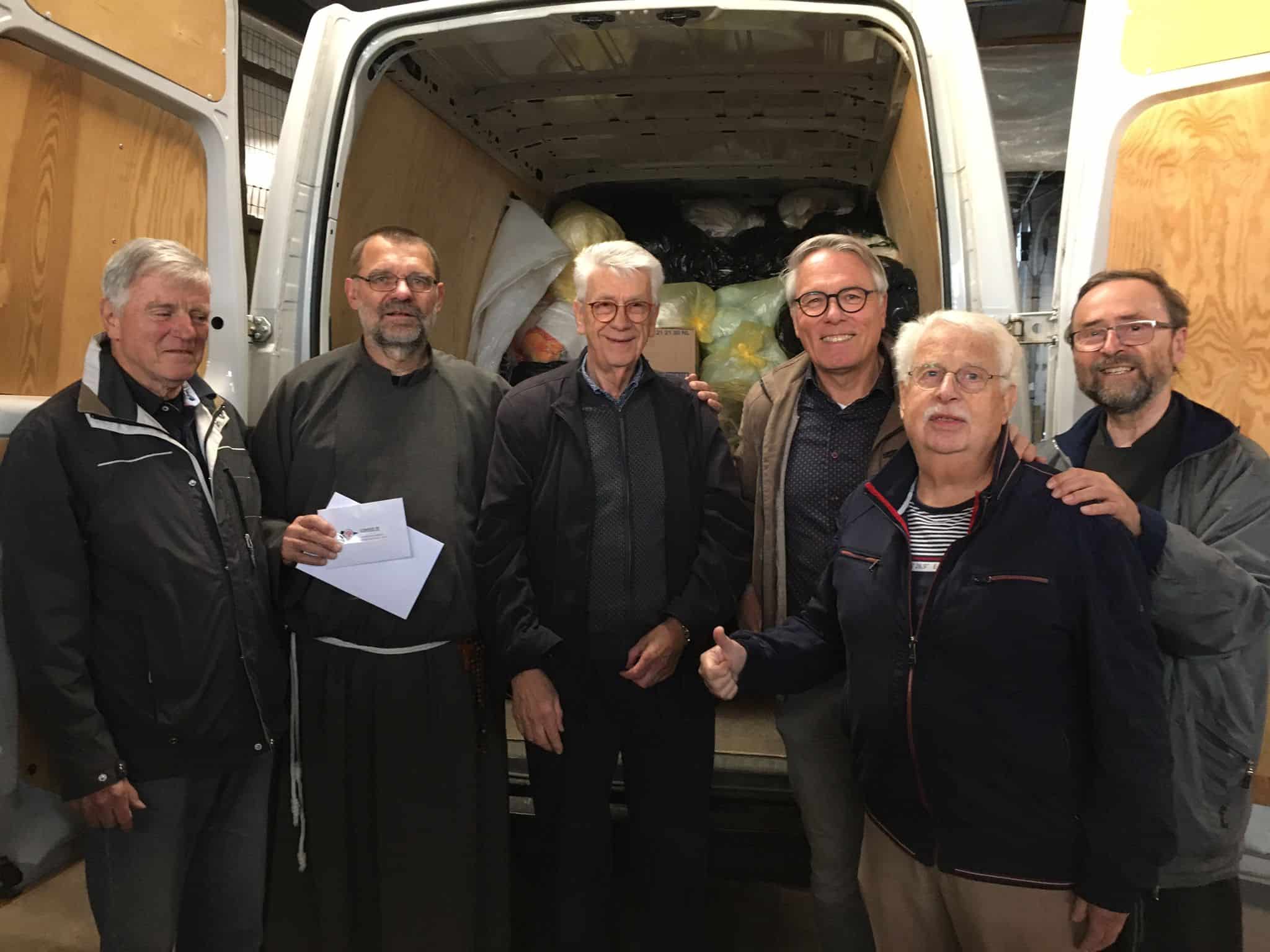 Broeder Franciszek en Bernhard van SMHO nemen essentiële goederen en financiële steun in ontvangst voor hun werk in Livv en Zaporizja, Oekraïne