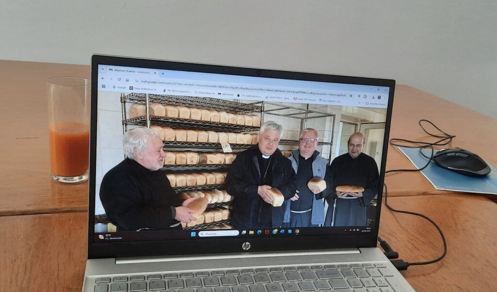 Video waarin broeder Bernard de voedselhulp in Lviv toelicht, waar dagelijks zo’n 2100 Oekraïense mensen een warme maaltijd ontvangen dankzij steun aan de broeders Albertijnen.