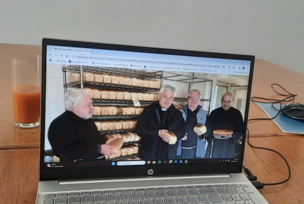 Video waarin broeder Bernard de voedselhulp in Lviv toelicht, waar dagelijks zo’n 2100 Oekraïense mensen een warme maaltijd ontvangen dankzij steun aan de broeders Albertijnen.